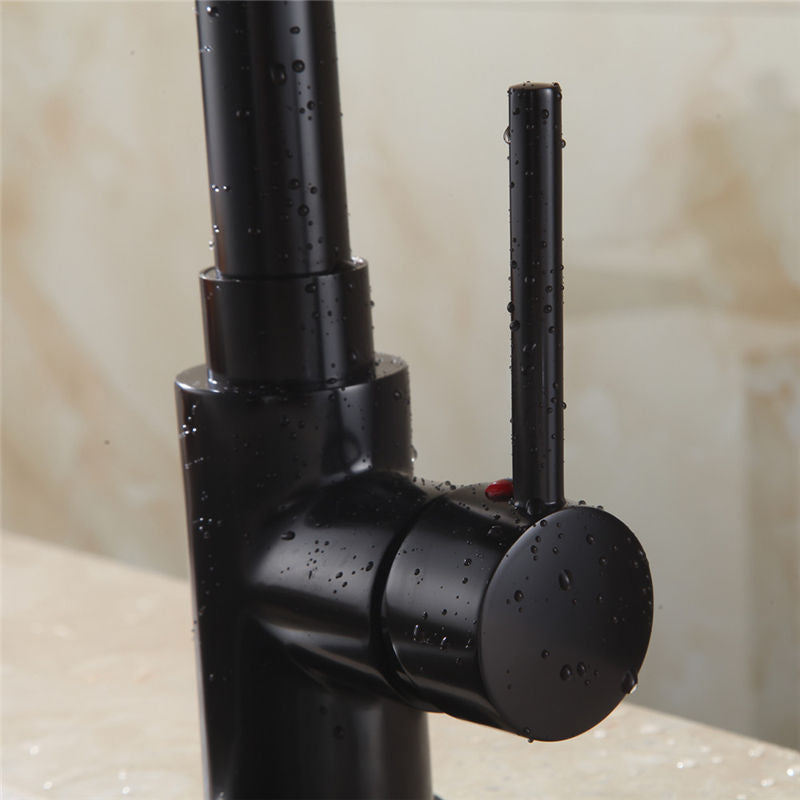 SVÄNGBAR DRAGSKENA KRAN FÖR VARMT OCH KALLT VATTEN