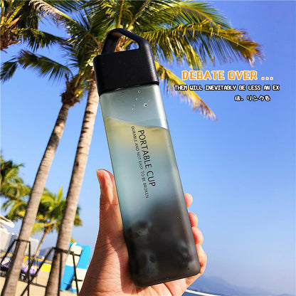 ENKEL PLASTMUGG BÄRBAR VATTENFLASKA